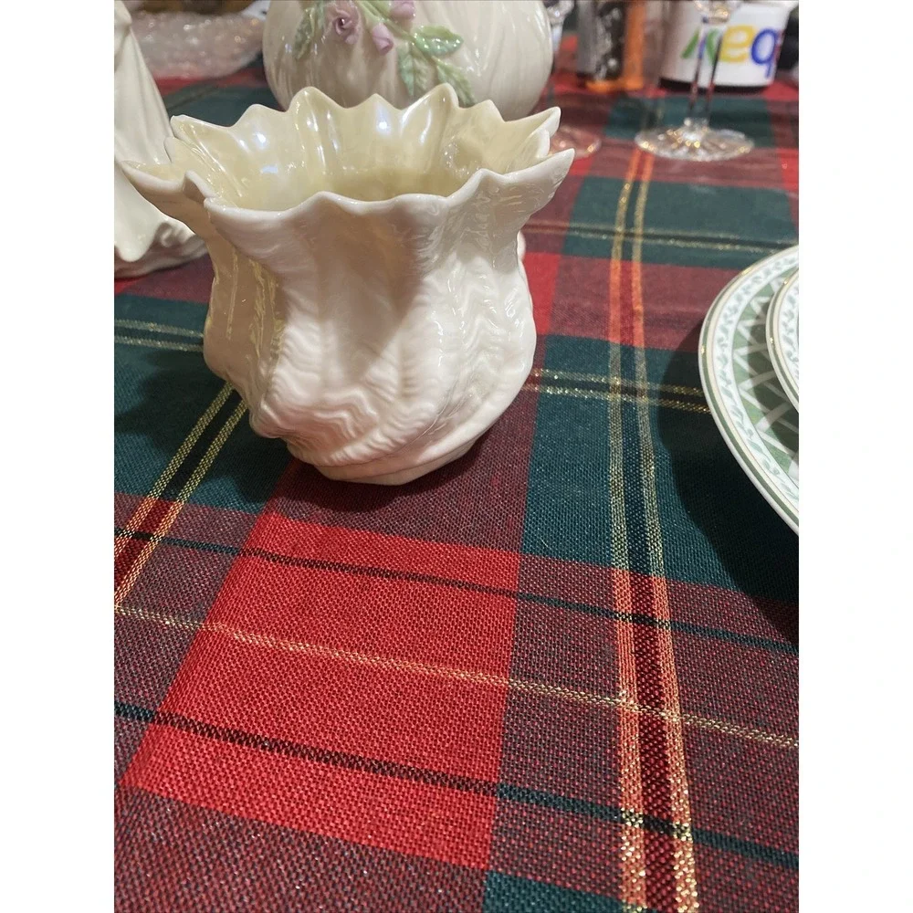 Belleek Ivory Yellow Lustre Finish Swirled Shell Pouch Vase Pot Bowl (5th Mark)‎